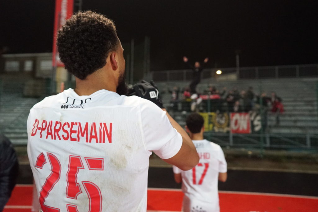 Encore buteur et très important en Côte d'Opale, Alexandre Duville-Parsemain salue les supporters dijonnais.