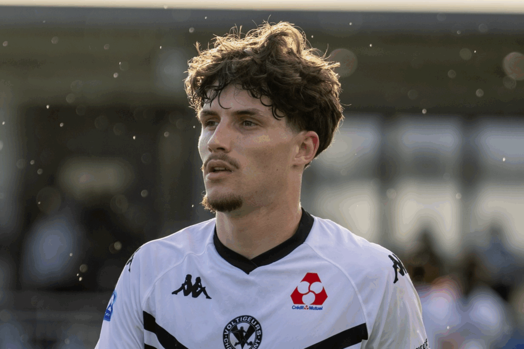 Loris Dupont avec le maillot des Voltigeurs de Châteaubriant, club où il évolue depuis ses 10 ans.