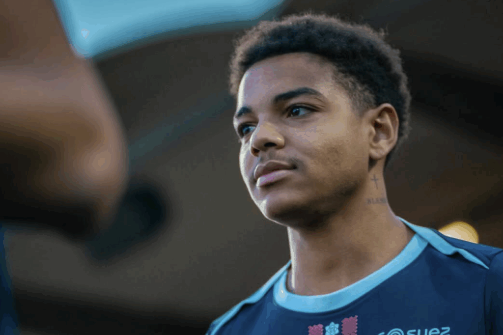 Romain Ntamack regarde devant lui, les yeux tournés vers son avenir à Dijon en National.