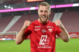 Lenny Lacroix, gardien qui n'en est pas un, peut être fier de son match malgré les circonstances.