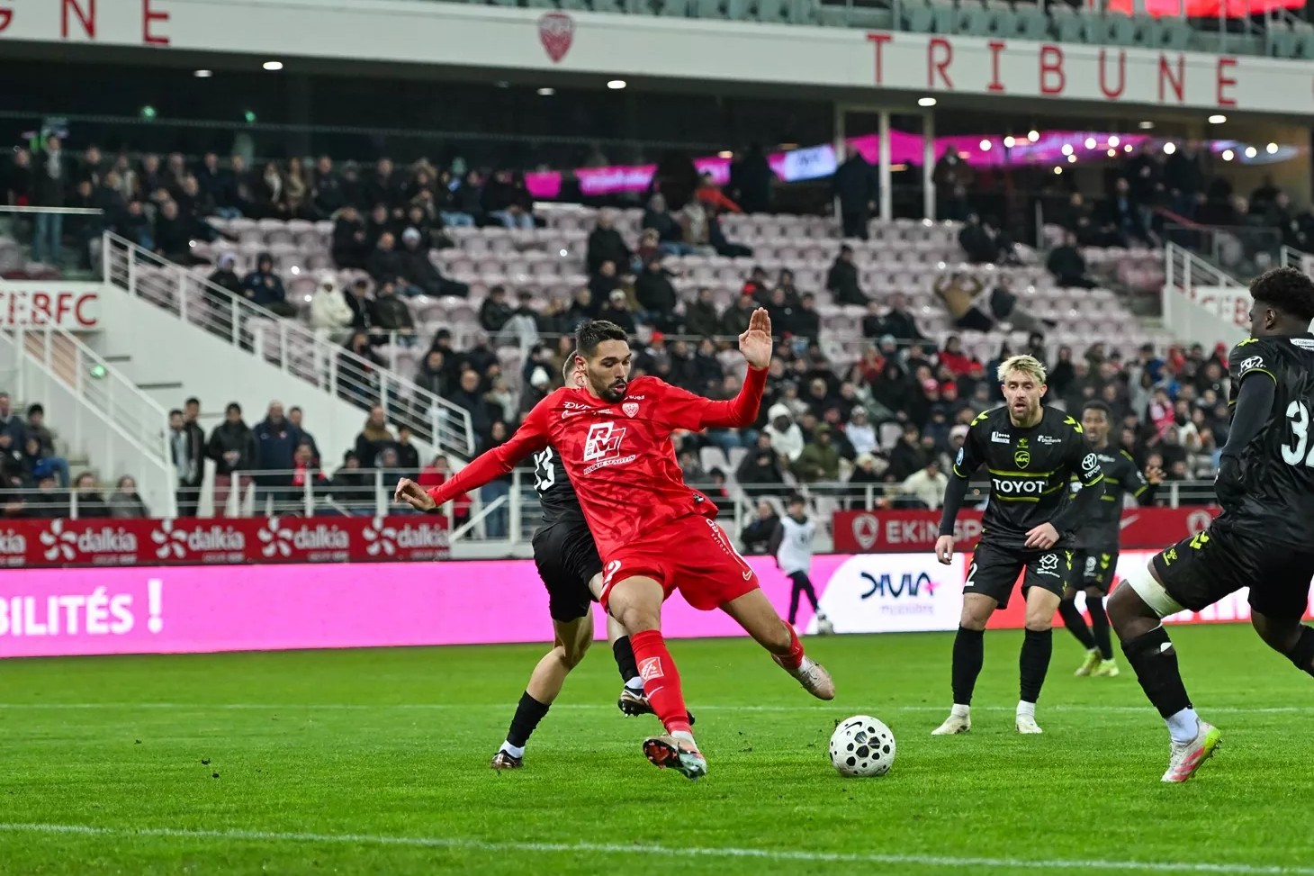 National (J16) – Regardez le match Châteauroux – DFCO en direct !
