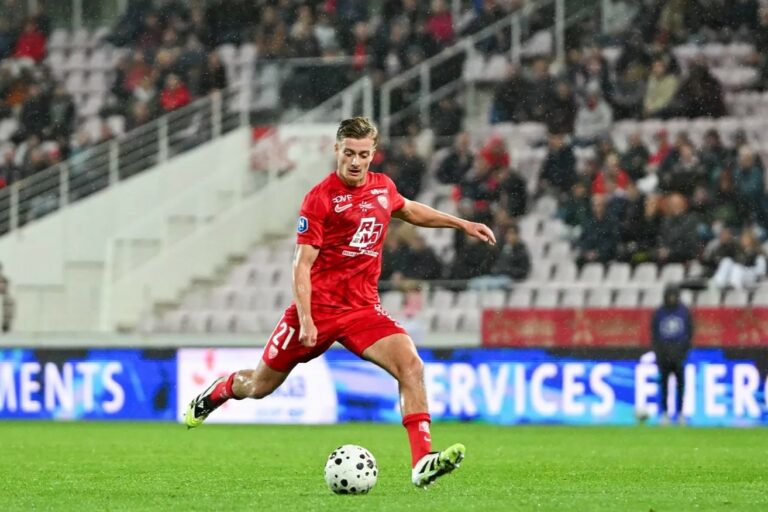 « Notre plus gros adversaire, c&rsquo;est nous-mêmes » : Samy Chouchane s&rsquo;exprime sur la saison du DFCO en National