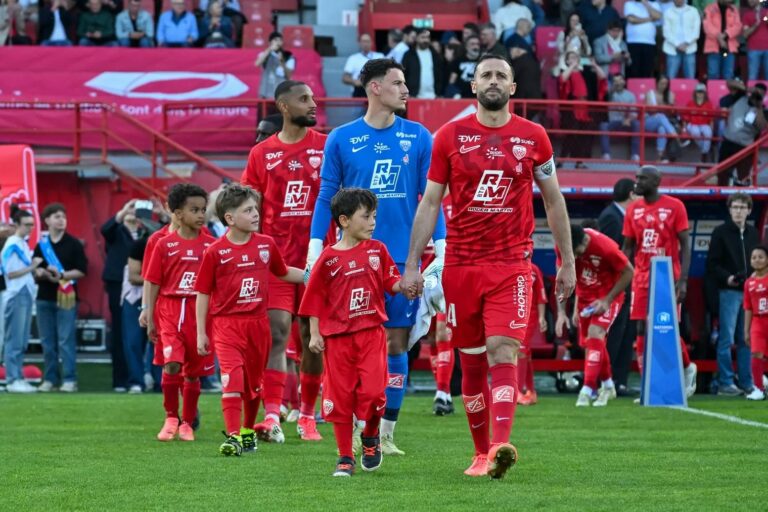 National (J32) – Regardez le match DFCO – Châteauroux (1-2) en direct !