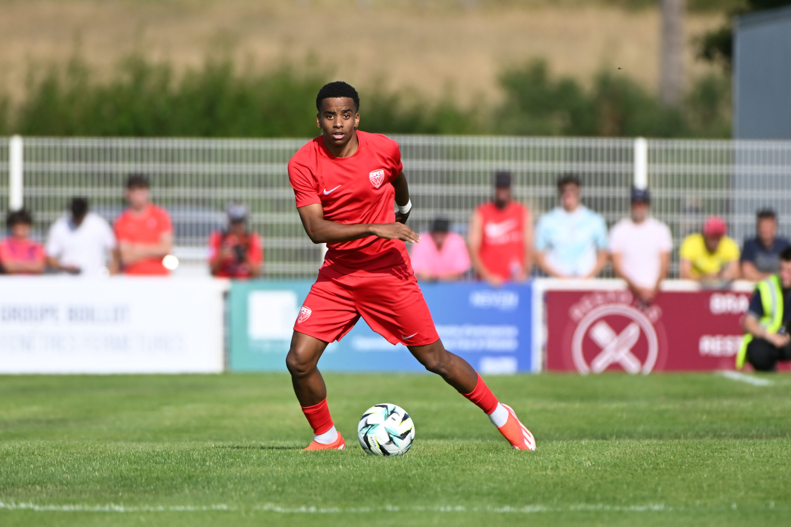 Ben-Chayeel Hamada a encore joué arrière droit et semble parti pour débuter la saison en Ligue 2 à ce poste.