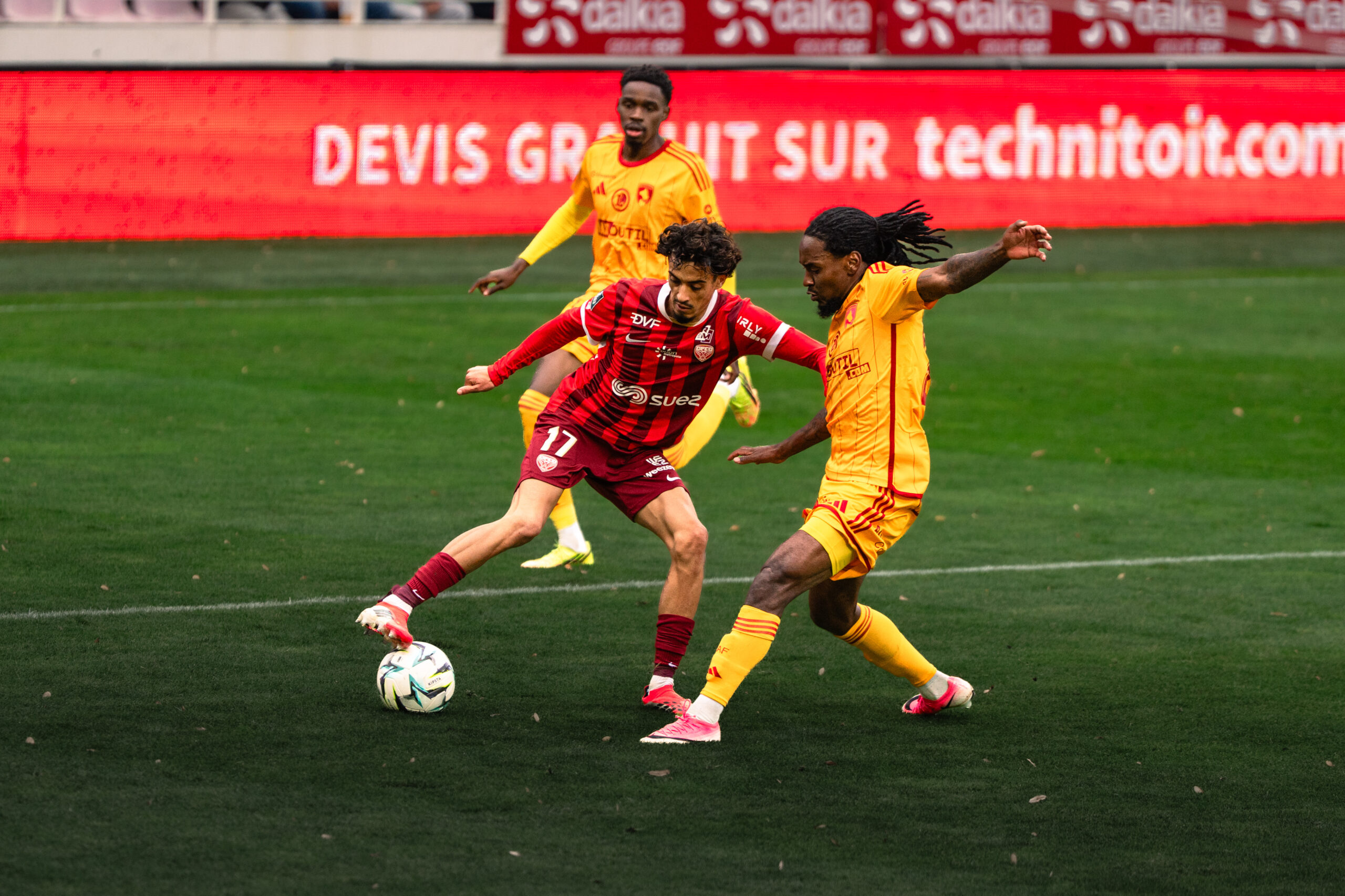 Si adroit et dangereux d'ordinaire, le milieu du DFCO a peiné à exister dans un match où il avait pourtant une énorme possession.